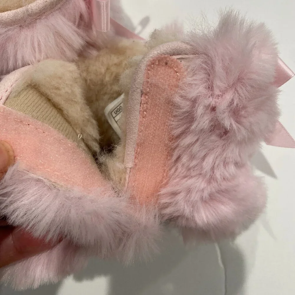 UGG baby girl, light pink Baby Ugg Jesse Bow II fluff booties, size 02/03.